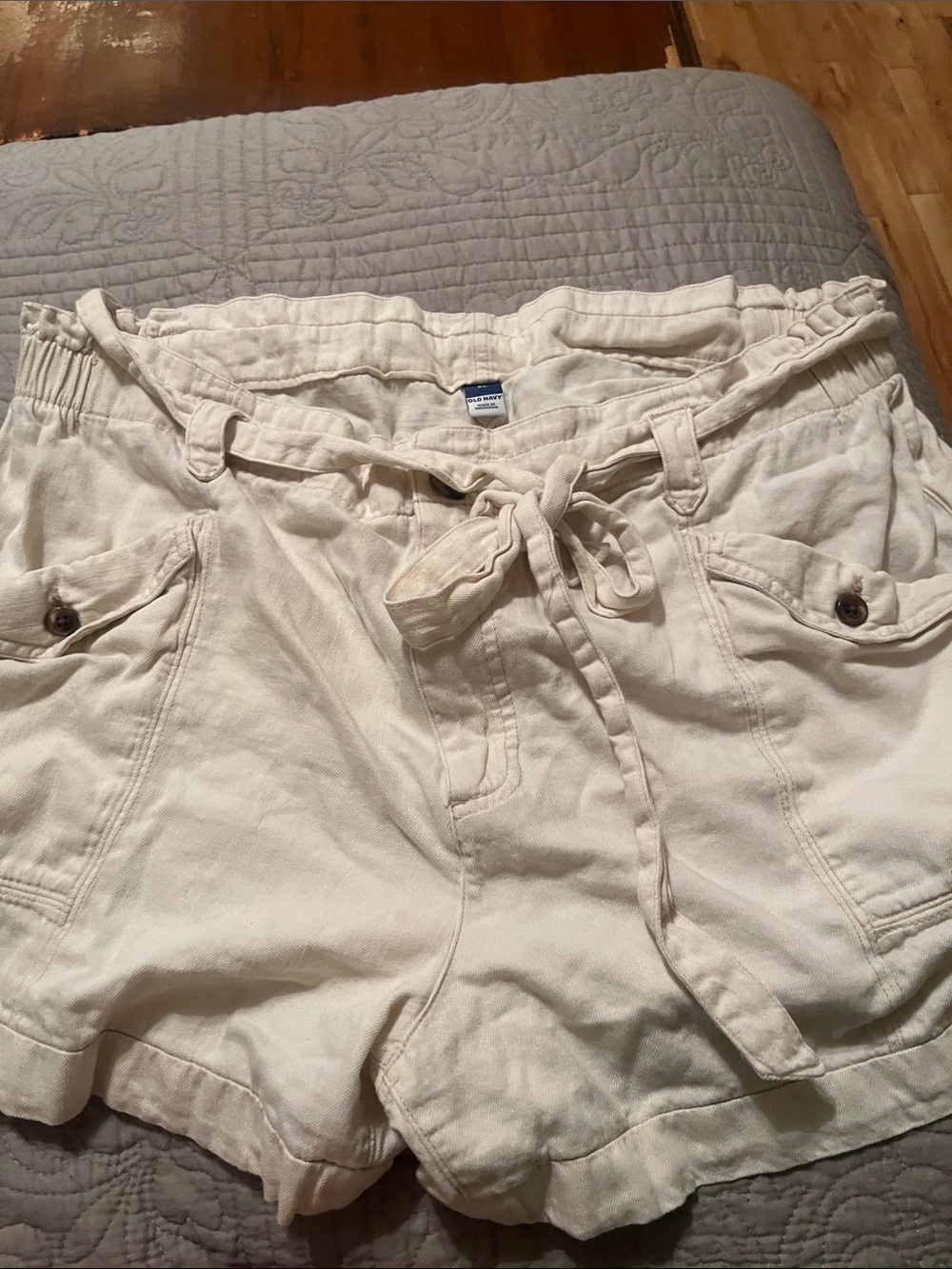 Old Navy Cream Tie-Waist Cargo Shorts